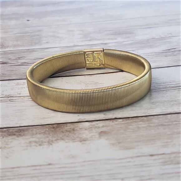 Vintage Stretch Bracelet GG Made in South Korea Gold Tone - Picture 5 of 6